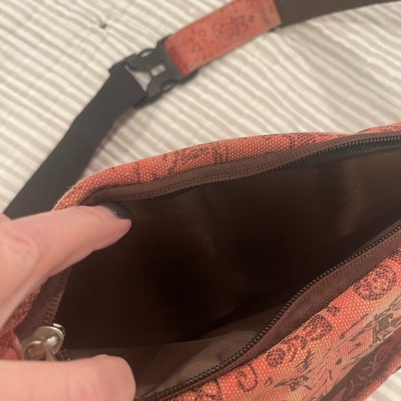 Meru Sling Bag - Picture 7 of 15